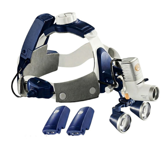 2.5倍または 3.5倍に調整可能な レンズと 80,000 ルーメンのライト付きV1 Pro MAX 拡大鏡